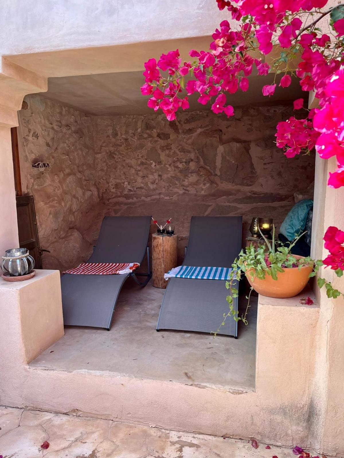 Casa Con Vistas Al Mar Y Patio De Buganvillas Aigues Esterno foto