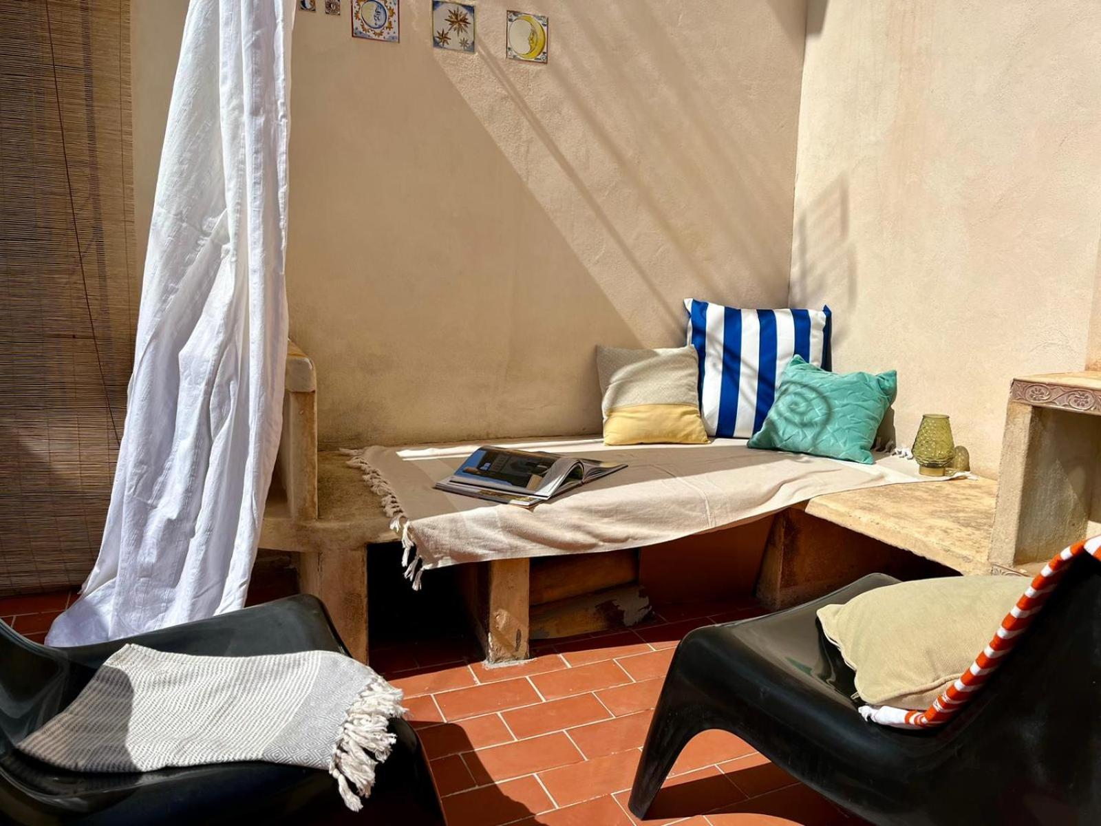 Casa Con Vistas Al Mar Y Patio De Buganvillas Aigues Esterno foto